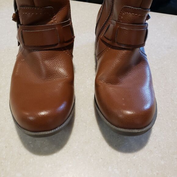 Clarks Riddle Avant Ankle Boot Women's 7.5  Brown Leather Lug Sole Side Zip - Picture 3 of 8